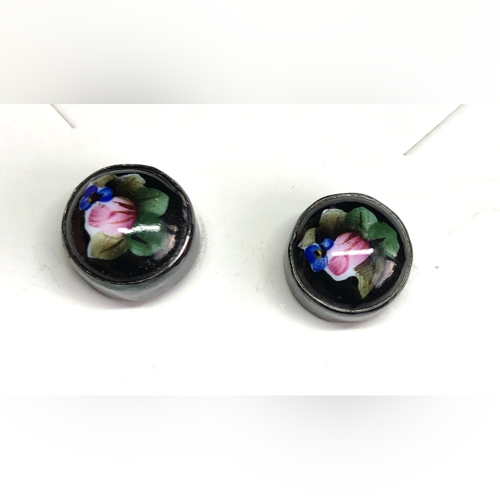 💚 3 for $30 💚 Cute Black Floral Resin Stud Earrings